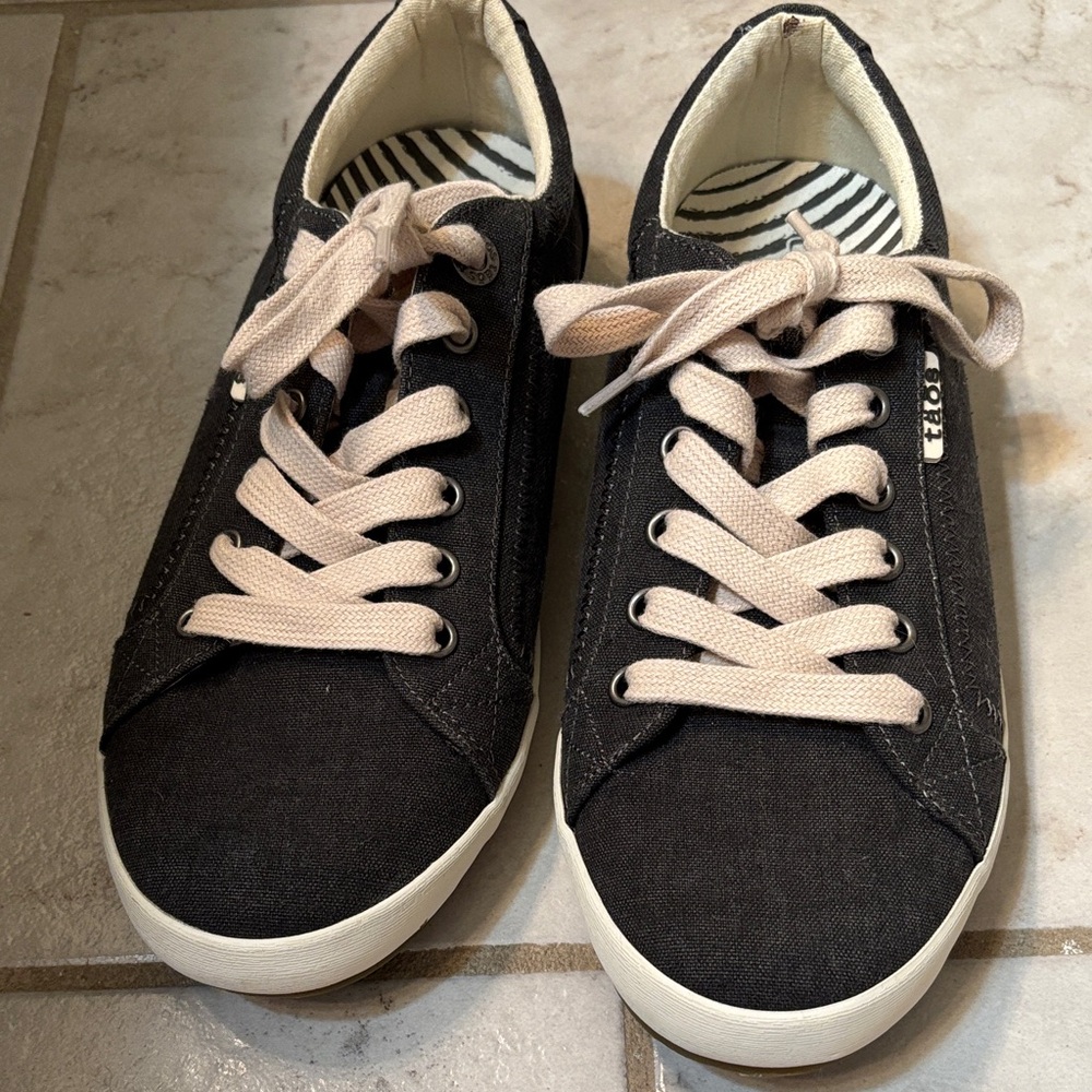 Taos Footwear Black/charcoal and Cream Canvas Sneakers. Sz 8
